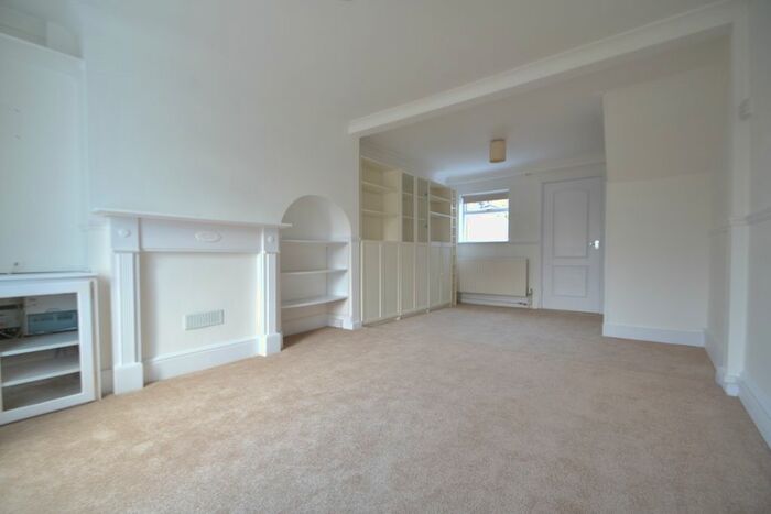 2 Bedroom Detached House To Rent In Prospect Place, Bromley, Greater London, BR2