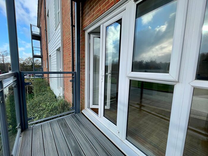 3 Bedroom Flat To Rent In Holmbush Mews, Faygate, Horsham, RH12