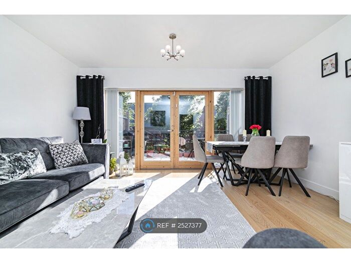 4 Bedroom Terraced House To Rent In Ebony Crescent, Barnet, EN4