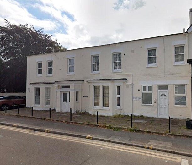 1 Bedroom Flat To Rent In Hawkwood Road, Bournemouth, Dorset, BH5