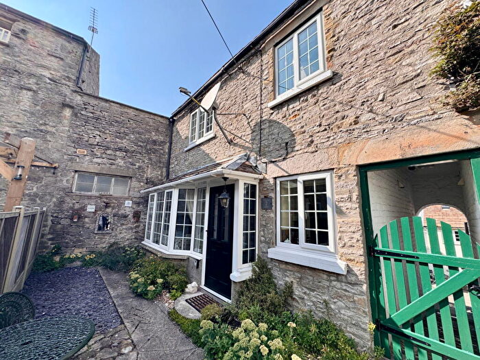 2 Bedroom Cottage For Sale In Wedgewood Cottages, Middleham, Leyburn, DL8