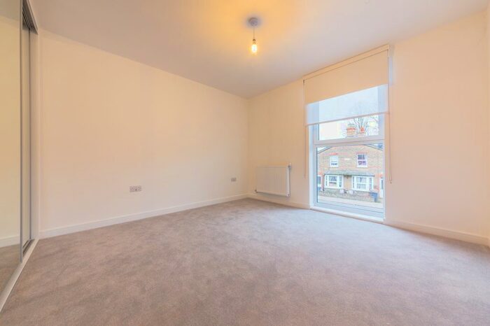1 Bedroom Flat To Rent In Hill Court, Chelmsford, Essex CM1