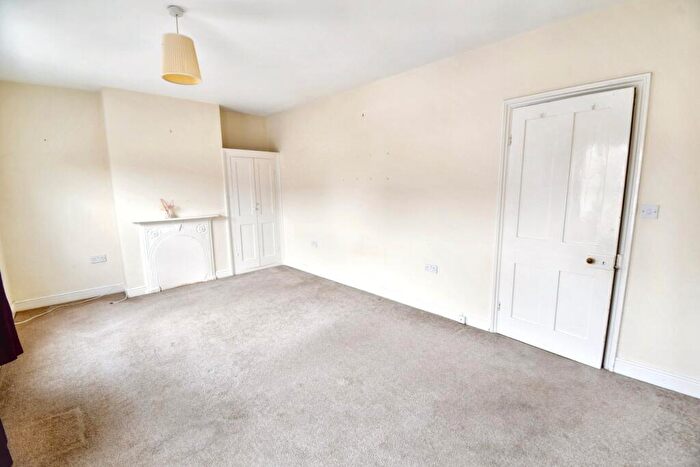 3 Bedroom Terraced House For Sale In Bower Street, Bedford, MK40