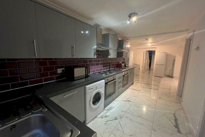 6 Bedroom Terraced House To Rent In Cranbrook Street Cardiff, CF24