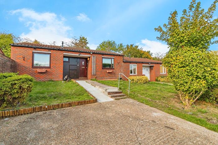 3 Bedroom Bungalow For Sale In Walbrook Avenue, Springfield, Milton Keynes, Buckinghamshire, MK6