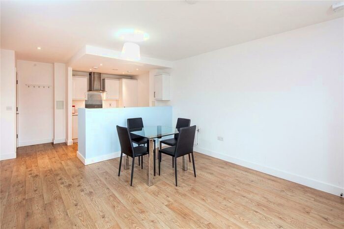 2 Bedroom Apartment To Rent In Bowes Road, London, N11