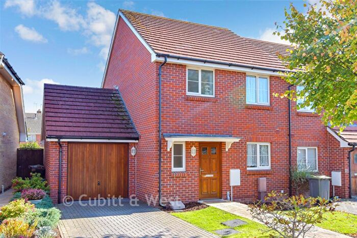 3 Bedroom Semi Detached House For Sale In South Downs Rise, Havant, Hampshire, PO9