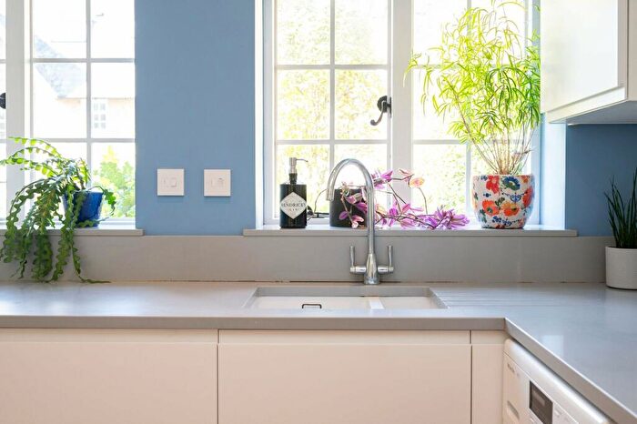 2 Bedroom Character Property For Sale In Warrenne Way, Reigate, RH2