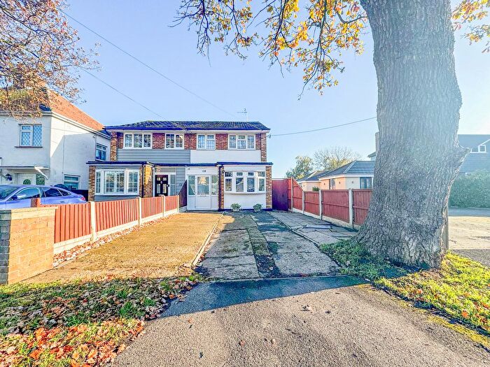 3 Bedroom Semi Detached House For Sale In Plumberow Avenue, Hockley, SS5