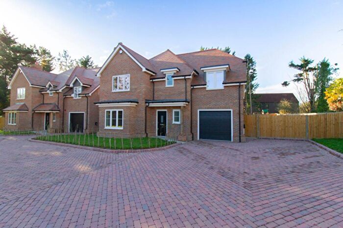 5 Bedroom Detached House To Rent In Bartley Heath, North Warnborough, RG29