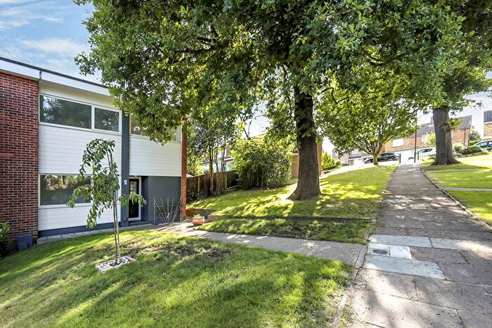 4 Bedroom Detached House For Sale In The South Glade, Bexley, DA5