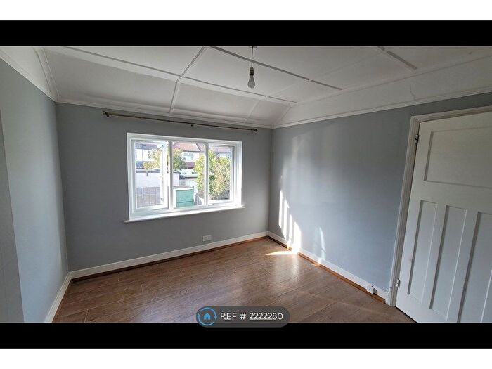 3 Bedroom Semi-Detached House To Rent In Sharon Road, Enfield, EN3