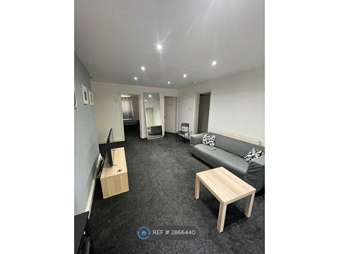 2 Bedroom Flat To Rent In Greenfield Road, Liverpool, L13