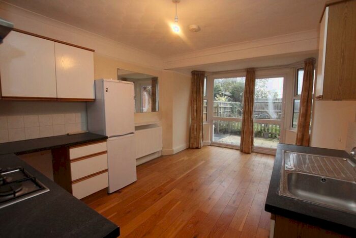 Studio To Rent In County Road, Swindon, SN1