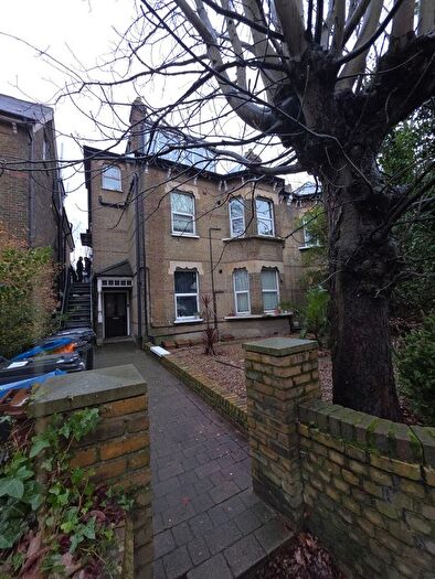 2 Bedroom Flat To Rent In Park Lane, Croydon, CR0