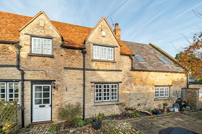 3 Bedroom Cottage To Rent In Manor Mews, Stratton Audley, OX27