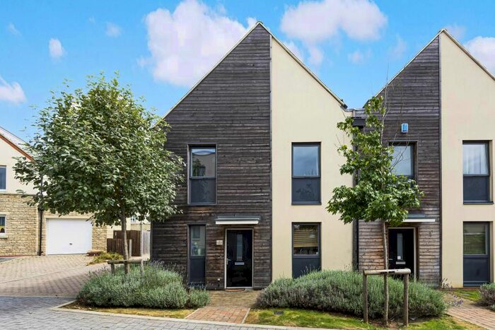 3 Bedroom Semi-Detached House To Rent In Chantenay Close, Bicester, OX27