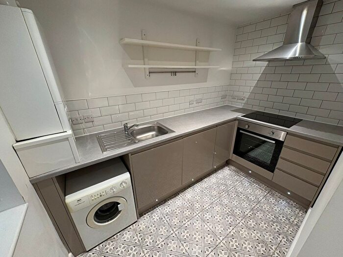 1 Bedroom Flat To Rent In Melville Street, Torquay, TQ2
