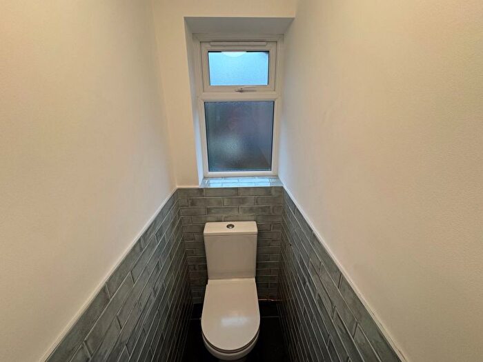 2 Bedroom Flat For Sale In Chestnut Close, West Drayton, UB7