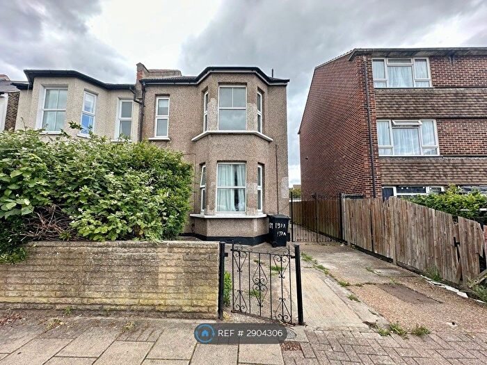 3 Bedroom Flat To Rent In Southlands Road, Bromley, BR2