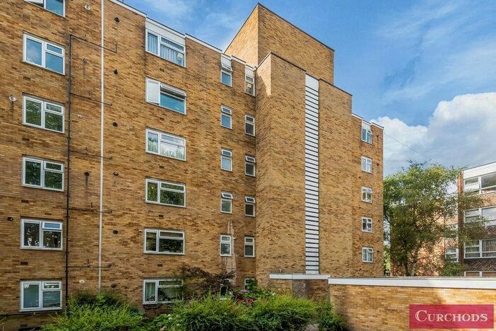 2 Bedroom Flat To Rent In Traherne Lodge, Walpole Road, Teddington, TW11