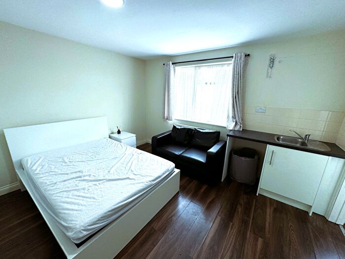 Studio To Rent In Staines Road, Ilford, IG1
