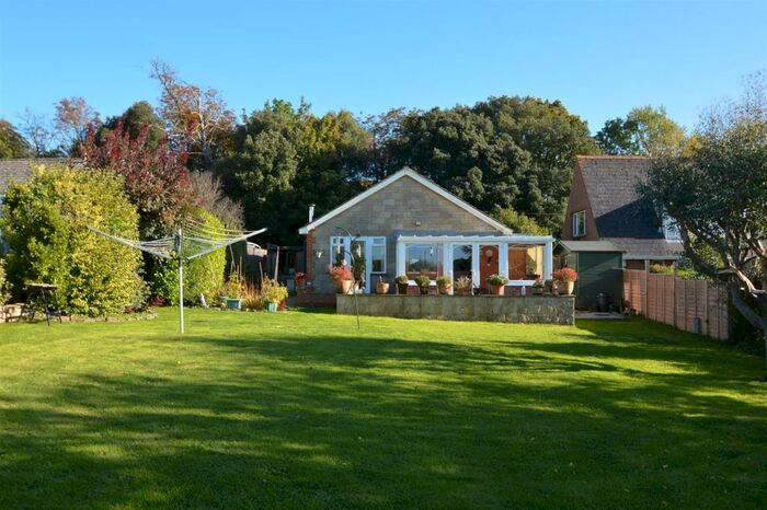 2 Bedroom Detached Bungalow For Sale In Havenstreet, PO33