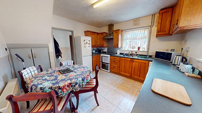 3 Bedroom Semi-Detached House For Sale In Brookwood Drive, Meir, Stoke-On-Trent, ST3