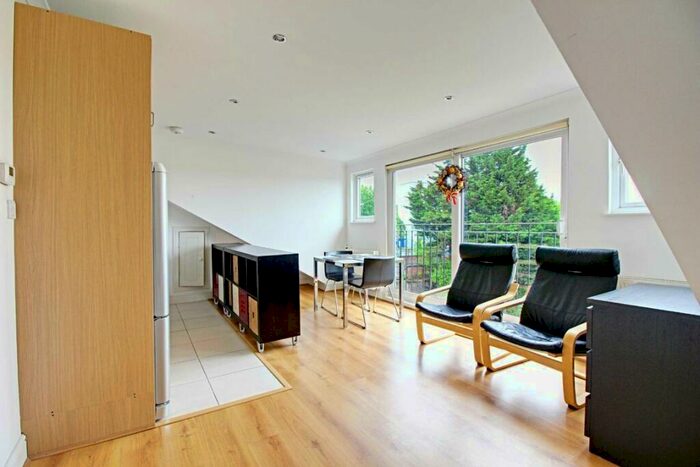 1 Bedroom Flat To Rent In Rosemary Avenue, Finchley, N3