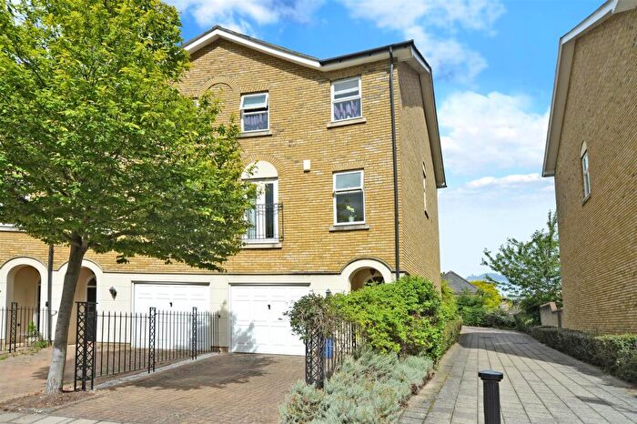 4 Bedroom Town House To Rent In Williams Grove, Surbiton, KT6