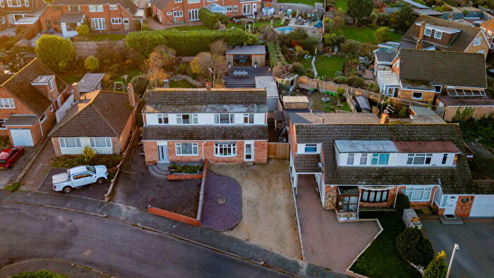 3 Bedroom Semi Detached House For Sale In Kingswood Road, Kingswinford, DY6