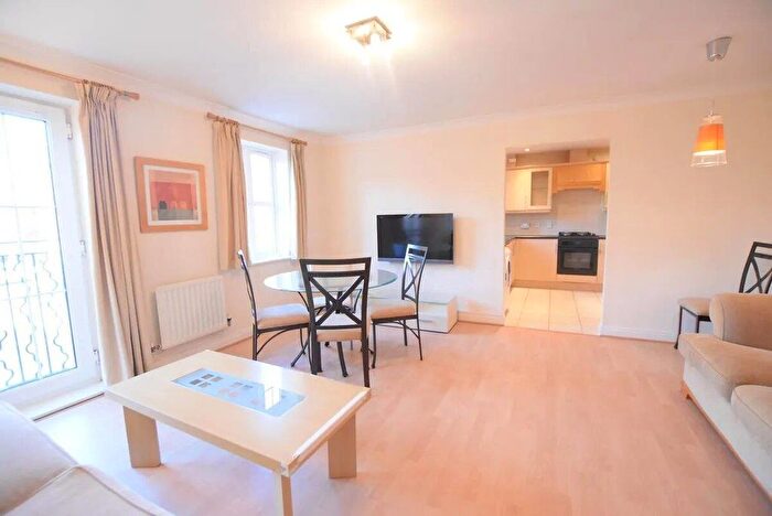 2 Bedroom Flat To Rent In Shillingford Close, London, NW7