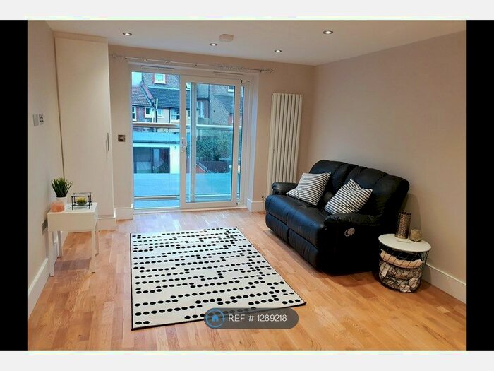 2 Bedroom Flat To Rent In Garratt Terrace, Tooting SW17