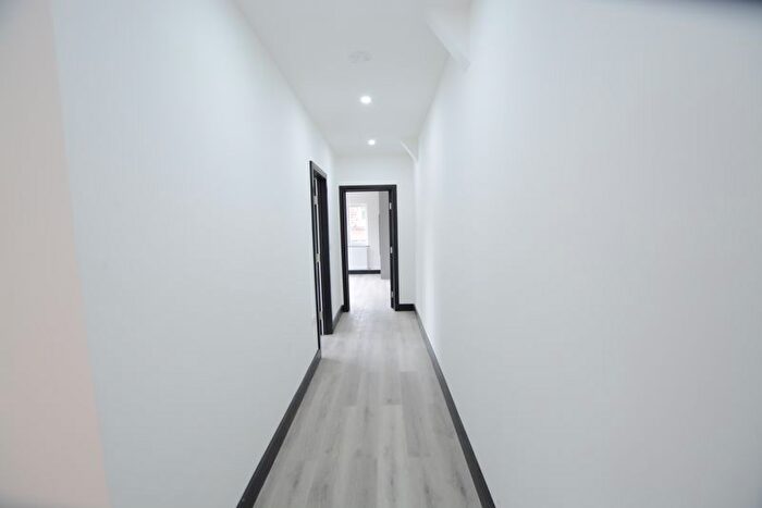 2 Bedroom Flat To Rent In Burkes Parade, Beaconsfield, HP9