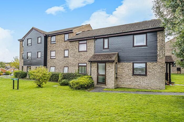 1 Bedroom Flat To Rent In Kingfisher Drive, Merrow, GU4