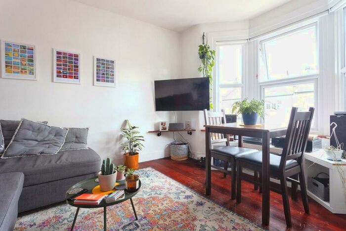 1 Bedroom Flat To Rent In Woodlands Road, Walthamstow, London, E17