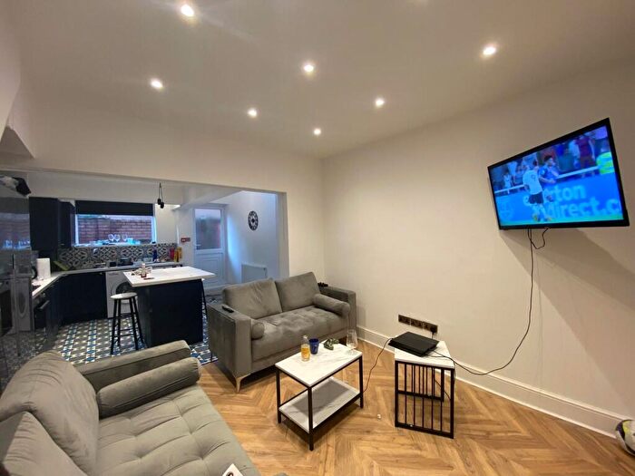 5 Bedroom House To Rent In Wellington Road, Liverpool, L15