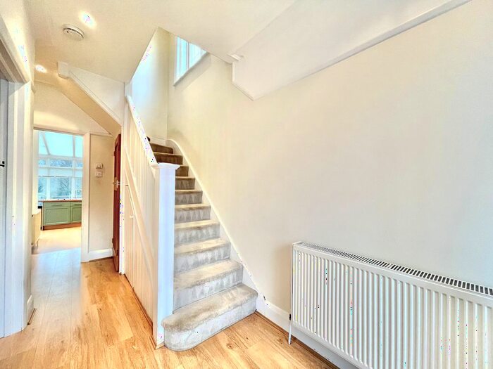 3 Bedroom Semi-Detached House To Rent In Chanctonbury Way, London, N12