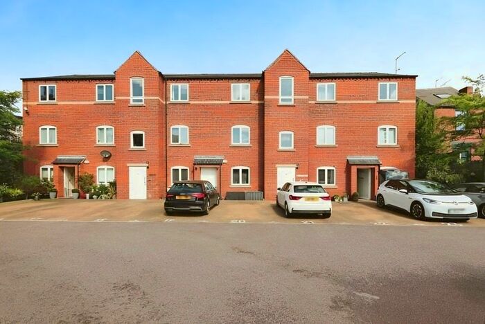2 Bedroom Flat To Rent In Corn Mill Court, Sheffield, South Yorkshire, S6