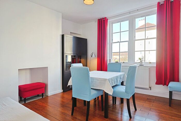 2 Bedroom Flat For Sale In Fulham Palace Road, London, W6