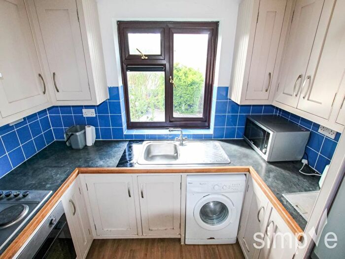 2 Bedroom Flat To Rent In Hammet Close, Hayes, Middlesex, UB4