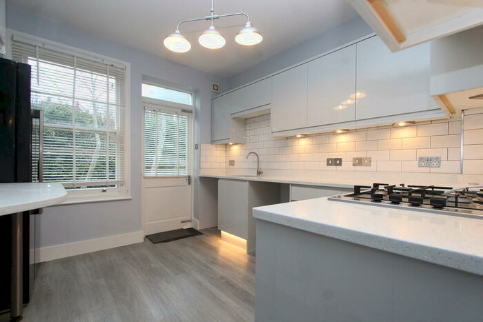 3 Bedroom Apartment To Rent In Heathville Road, Crouch End, N19