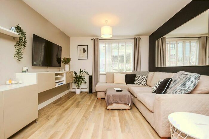 2 Bedroom Apartment To Rent In Elmtree Way, Kingswood, Bristol, BS15