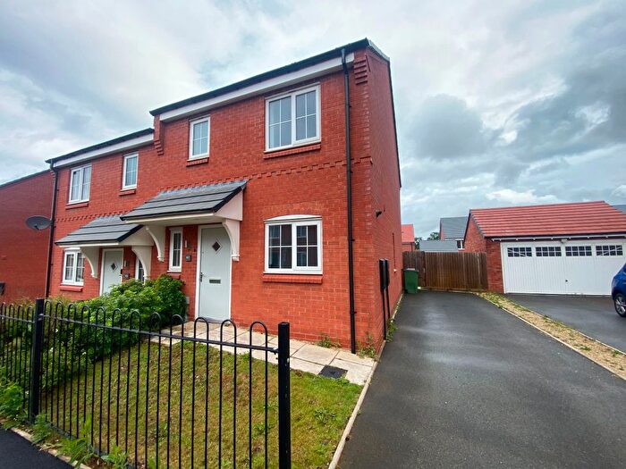3 Bedroom Semi-Detached House For Sale In Bushby Road, Oadby, Leicester, LE2