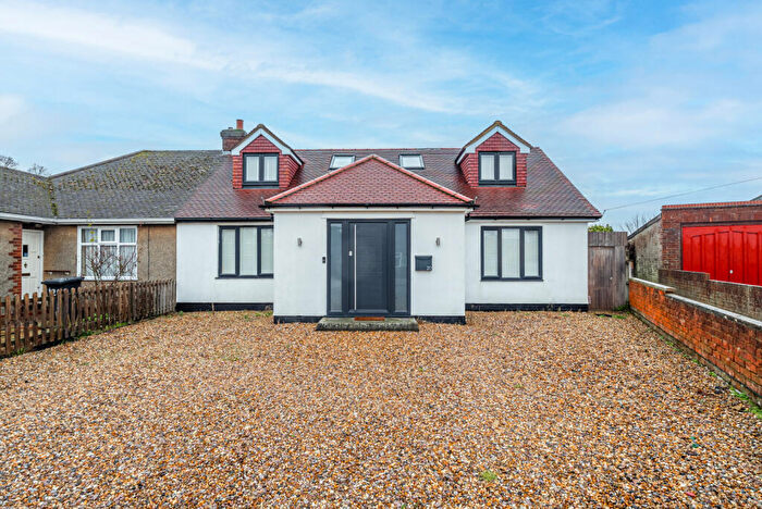 4 Bedroom Semi-Detached House For Sale In Hawthorn Crescent, Caddington, Luton, Bedfordshire, LU1