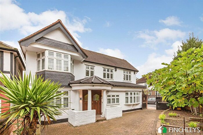 5 Bedroom Detached House For Sale In Chase Side, London, N14