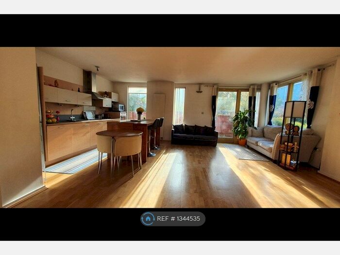 2 Bedroom Flat To Rent In Farnsworth Court, London, SE10