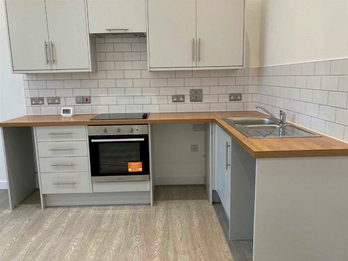 2 Bedroom Flat To Rent In Radnor Park Avenue, Folkestone, CT19