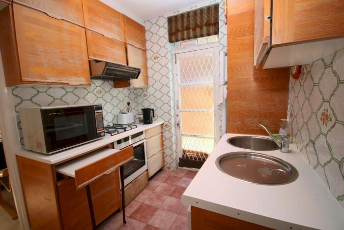 4 Bedroom Detached House For Sale In St Margarets Road, Edgware, Middlesex, HA8