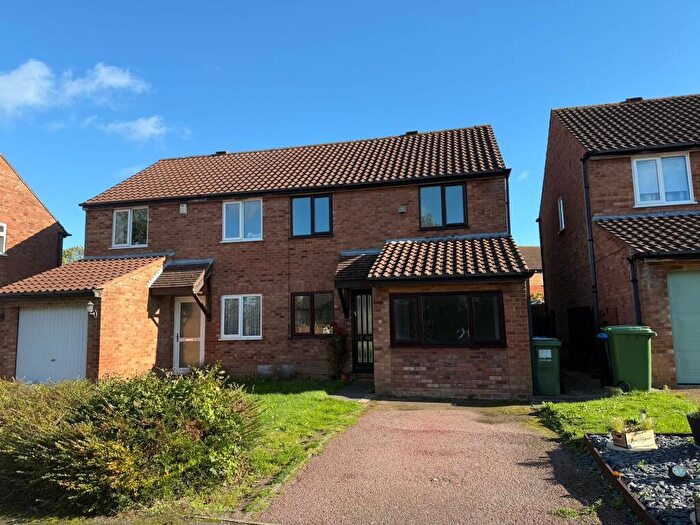 3 Bedroom House To Rent In Bancroft, Milton Keynes, MK13